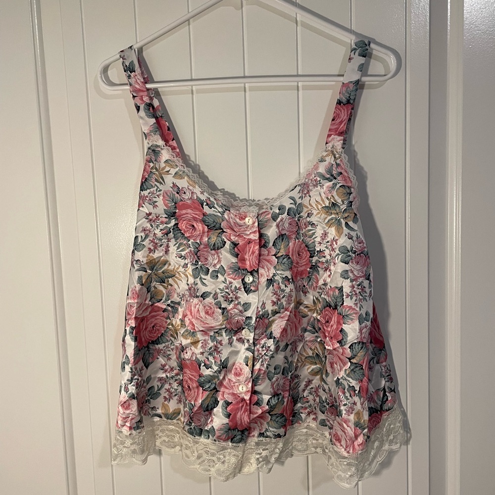 Circa 2000 cottage core romantic y2k polyester lace trim tank top size medium.